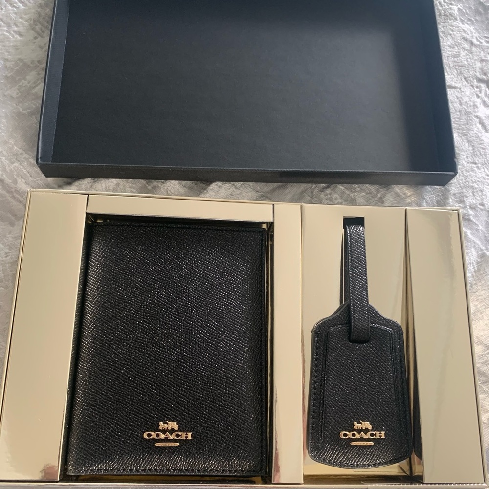 Coach Passport Holder and Luggage Tag NWT